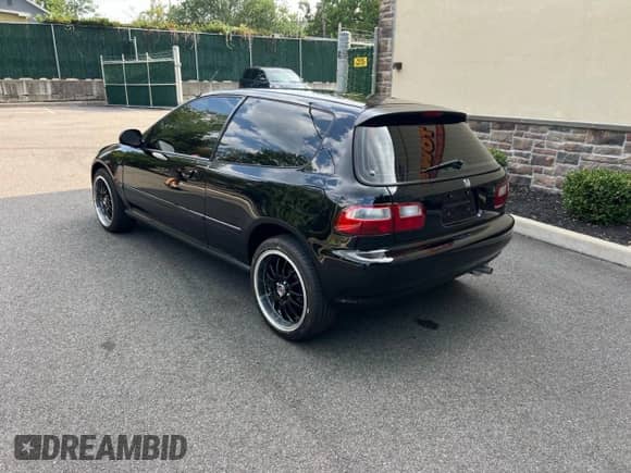 1992 Honda Civic with VIN 2HGEH2457NH561798, listed as a Copart auction lot 69810895 with 201,079 mi miles and Clean title. Bid and sale history available at DreamBid. Image 3.