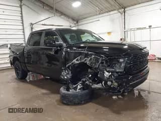 2024 Ram 1500 Big Horn z VIN 1C6RRFFGXRN178509, wystawiony jako IAAI lot #41437165 z przebiegiem 7 606 mil mil oraz . Historia ofert i sprzedaży dostępna na DreamBid. Obrazek 1.