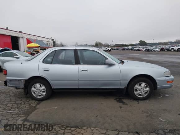 1994 Toyota Camry LE z VIN JT2SK12E2R0207688, wystawiony jako IAAI lot #41323827 z przebiegiem 162 680 mil mil oraz . Historia ofert i sprzedaży dostępna na DreamBid. Obrazek 13.
