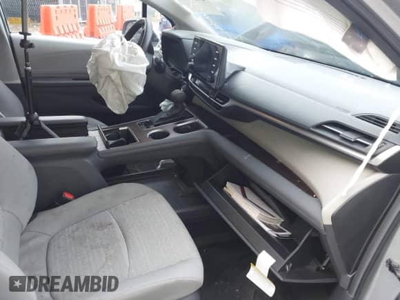 2024 Toyota Sienna LE with VIN 5TDKRKEC8RS202561, listed as a IAAI auction lot 43233757 with 90,047 mi miles and . Bid and sale history available at DreamBid. Image 5.