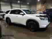 2022 Nissan Pathfinder с VIN 5N1DR3CE1NC246380, выставлен на аукционе Copart как лот 61757435 с пробегом 53 209 миль миль и Чистый • Clean title. История ставок и продаж доступна на DreamBid. Изображение 4.