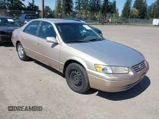 1997 Toyota Camry LE z VIN 4T1BF22K0VU029186, wystawiony jako IAAI lot #42029297 z przebiegiem 153 204 mil mil oraz . Historia ofert i sprzedaży dostępna na DreamBid. Obrazek 1.