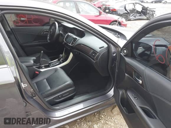 2017 Honda Accord EX-L z VIN 1HGCR2F83HA029866, wystawiony jako IAAI lot #43153402 z przebiegiem 68 757 mil mil oraz . Historia ofert i sprzedaży dostępna na DreamBid. Obrazek 5.