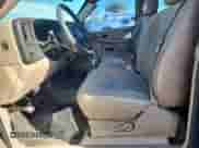 2005 Chevrolet Silverado 1500 Work Truck z VIN 1GCEC19X15Z274555, wystawiony jako Copart lot #81807615 z przebiegiem 88 801 mil mil oraz Szkoda całkowita • Salvage title. Historia ofert i sprzedaży dostępna na DreamBid. Obrazek 7.