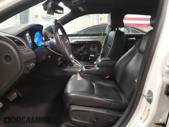 2011 Chrysler 300 C с VIN 2C3CK6CT9BH611986, выставлен на аукционе Copart как лот 59180525 с пробегом 69 666 миль миль и Чистый • Clean title. История ставок и продаж доступна на DreamBid. Изображение 7.