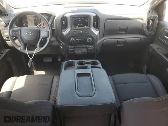 2024 Chevrolet Silverado 1500 Custom Trail Boss z VIN 3GCUDCE89RG392815, wystawiony jako Copart lot #70260445 z przebiegiem 29 021 mil mil oraz Szkoda całkowita • Salvage title. Historia ofert i sprzedaży dostępna na DreamBid. Obrazek 8.