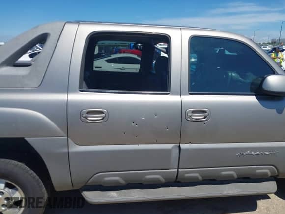 2002 Chevrolet Avalanche с VIN 3GNEK13T62G139311, выставлен на аукционе IAAI как лот 42903779 с пробегом 273 084 миль миль и . История ставок и продаж доступна на DreamBid. Изображение 6.