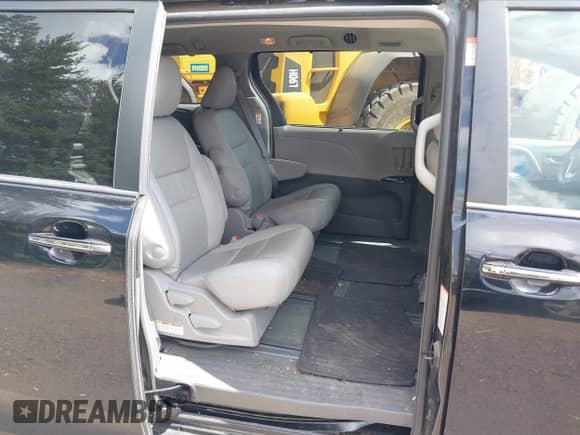 2017 Toyota Sienna XLE with VIN 5TDDZ3DC8HS182813, listed as a IAAI auction lot 43013976 with 124,184 mi miles and . Bid and sale history available at DreamBid. Image 8.