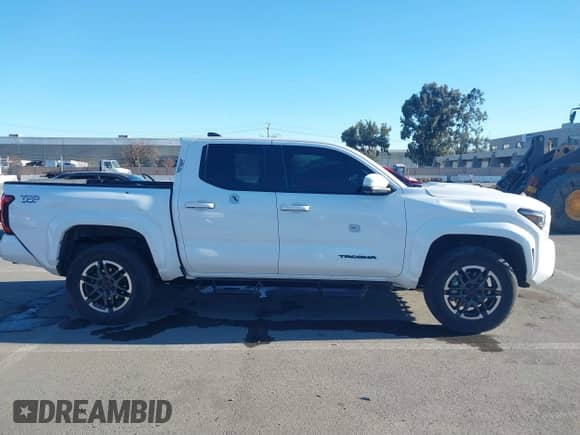 2024 Toyota Tacoma SR5 with VIN 3TMLB5JN8RM034034, listed as a IAAI auction lot 41253779 with 21,448 mi miles and . Bid and sale history available at DreamBid. Image 13.