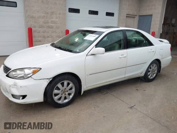 2006 Toyota Camry STD z VIN 4T1BE32KX6U719246, wystawiony jako IAAI lot #42497685 z przebiegiem 270 399 mil mil oraz . Historia ofert i sprzedaży dostępna na DreamBid. Obrazek 2.