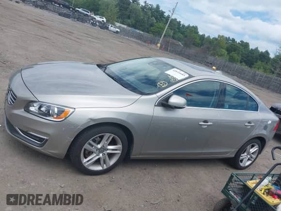 2015 Volvo S60 T5 Premier с VIN YV1612TB9F1302898, выставлен на аукционе IAAI как лот 42616685 с пробегом 34 446 миль миль и . История ставок и продаж доступна на DreamBid. Изображение 14.