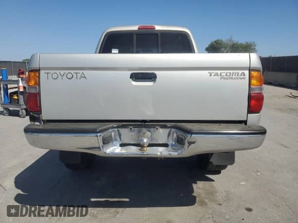 2002 Toyota Tacoma PreRunner z VIN 5TEGM92N82Z052575, wystawiony jako Copart lot #50062815 z przebiegiem 314 154 mil mil oraz Czysty tytuł • Clean title. Historia ofert i sprzedaży dostępna na DreamBid. Obrazek 6.
