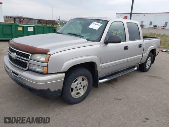 2007 Chevrolet Silverado 1500 LT1 z VIN 2GCEK13Z571120973, wystawiony jako IAAI lot #43546578 z przebiegiem 262 737 mil mil oraz . Historia ofert i sprzedaży dostępna na DreamBid. Obrazek 2.