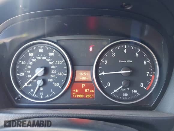 2011 BMW 3 Series 328i с VIN WBADW3C51BE541067, выставлен на аукционе IAAI как лот 43482342 с пробегом 171 990 миль миль и . История ставок и продаж доступна на DreamBid. Изображение 7.