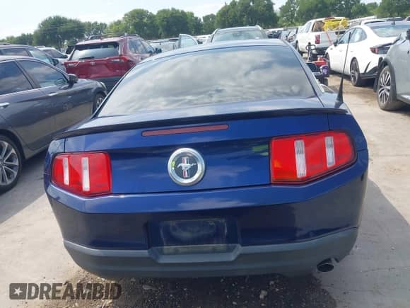 2010 Ford Mustang V6 z VIN 1ZVBP8AN8A5101608, wystawiony jako IAAI lot #42347225 z przebiegiem 54 680 mil mil oraz . Historia ofert i sprzedaży dostępna na DreamBid. Obrazek 16.