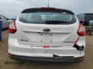 2013 Ford Focus Titanium z VIN 1FADP3N25DL132299, wystawiony jako Copart lot #70143575 z przebiegiem 158 329 mil mil oraz Szkoda całkowita • Salvage title. Historia ofert i sprzedaży dostępna na DreamBid. Obrazek 6.