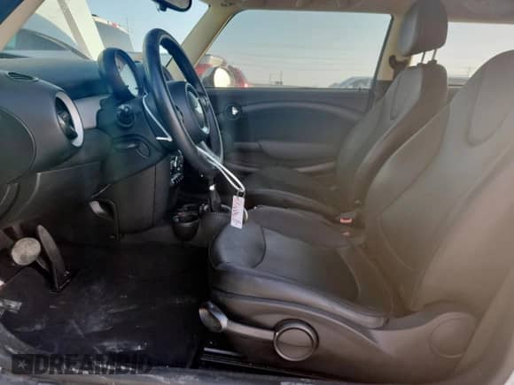 2013 MINI Hardtop with VIN WMWSU3C5XDT692050, listed as a Copart auction lot 61934885 with 117,209 mi miles and Clean title. Bid and sale history available at DreamBid. Image 7.