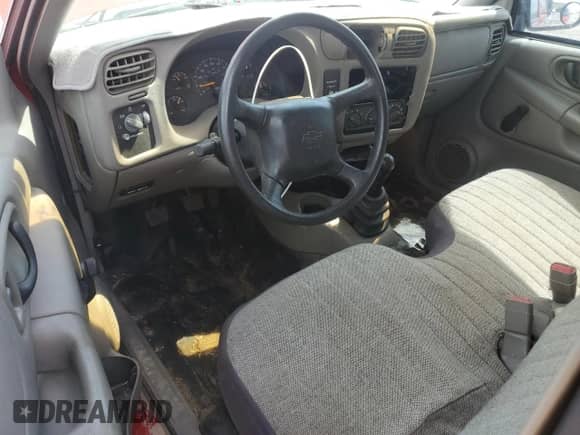 1999 Chevrolet S-10 с VIN 1GCCS1447X8104331, выставлен на аукционе Copart как лот 56427895 с пробегом Не указан миль и Списание • Salvage title. История ставок и продаж доступна на DreamBid. Изображение 8.