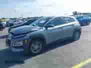 2021 Hyundai Kona SE z VIN KM8K12AA6MU705288, wystawiony jako IAAI lot #39764414 z przebiegiem 75 528 mil mil oraz . Historia ofert i sprzedaży dostępna na DreamBid. Obrazek 2.