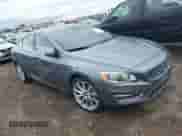 2017 Volvo S60 Inscription с VIN LYV402HK5HB154043, выставлен на аукционе IAAI как лот 41763769 с пробегом 136 736 миль миль и . История ставок и продаж доступна на DreamBid. Изображение 1.