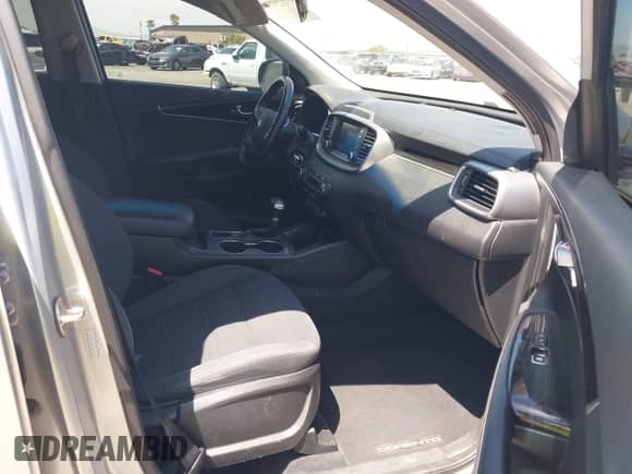 2019 Kia Sorento LX with VIN 5XYPG4A51KG596857, listed as a IAAI auction lot 42292864 with 117,189 mi miles and . Bid and sale history available at DreamBid. Image 5.