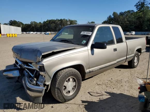 1999 Chevrolet Silverado 1500 with VIN 1GCEC19M4XR137733, listed as a Copart auction lot 73574694 with 400,007 mi miles and Salvage title. Bid and sale history available at DreamBid. Image 1.