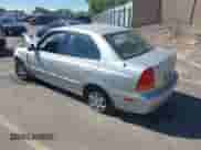 2004 Hyundai Accent GL z VIN KMHCG45C74U567268, wystawiony jako IAAI lot #42444194 z przebiegiem 182 380 mil mil oraz . Historia ofert i sprzedaży dostępna na DreamBid. Obrazek 3.