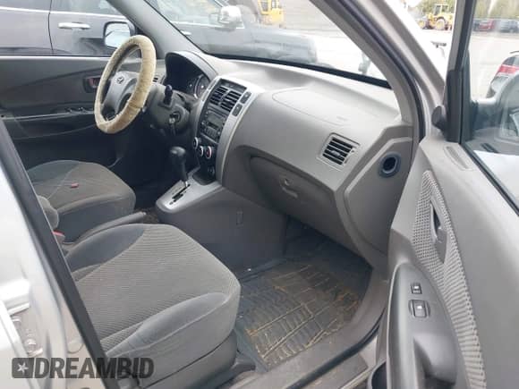 2007 Hyundai Tucson SE z VIN KM8JN72D37U595035, wystawiony jako IAAI lot #42198427 z przebiegiem 184 750 mil mil oraz . Historia ofert i sprzedaży dostępna na DreamBid. Obrazek 5.