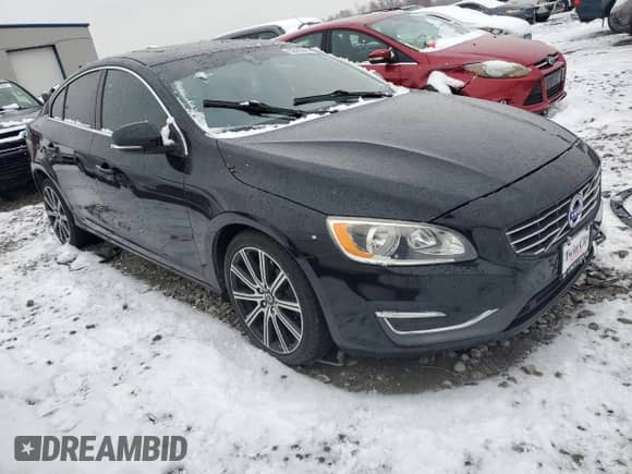 2015 Volvo S60 T6 Drive-E with VIN YV149MFK5F2339707, listed as a Copart auction lot 82493884 with 87,932 mi miles and Salvage title. Bid and sale history available at DreamBid. Image 4.