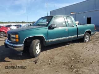 1998 GMC Sierra 1500 z VIN 2GTEC19M9W1555549, wystawiony jako Copart lot #85330205 z przebiegiem 92 604 mil mil oraz Czysty tytuł • Clean title. Historia ofert i sprzedaży dostępna na DreamBid. Obrazek 1.