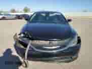 2016 Chrysler 200 Touring z VIN 1C3CCCFB8GN185897, wystawiony jako Copart lot #82074185 z przebiegiem 159 918 mil mil oraz Szkoda całkowita • Salvage title. Historia ofert i sprzedaży dostępna na DreamBid. Obrazek 5.
