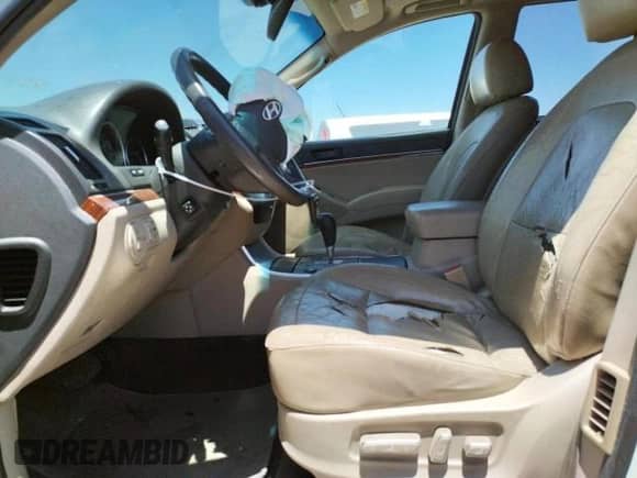 2008 Hyundai Veracruz GLS z VIN KM8NU73CX8U067410, wystawiony jako Copart lot #66684415 z przebiegiem 183 150 mil mil oraz Czysty tytuł • Clean title. Historia ofert i sprzedaży dostępna na DreamBid. Obrazek 7.