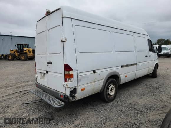2006 Dodge Sprinter with VIN WD0PD744665962816, listed as a Copart auction lot 72067915 with 153,345 mi miles and Clean title. Bid and sale history available at DreamBid. Image 3.