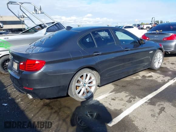 2011 BMW 5 Series 535i с VIN WBAFR7C51BC608382, выставлен на аукционе IAAI как лот 43469836 с пробегом Не указан миль и . История ставок и продаж доступна на DreamBid. Изображение 4.