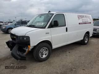 2022 Chevrolet Express Cargo с VIN 1GCWGAFP4N1280376, выставлен на аукционе Copart как лот 54687655 с пробегом 63 251 миль миль и Списание • Salvage title. История ставок и продаж доступна на DreamBid. Изображение 1.