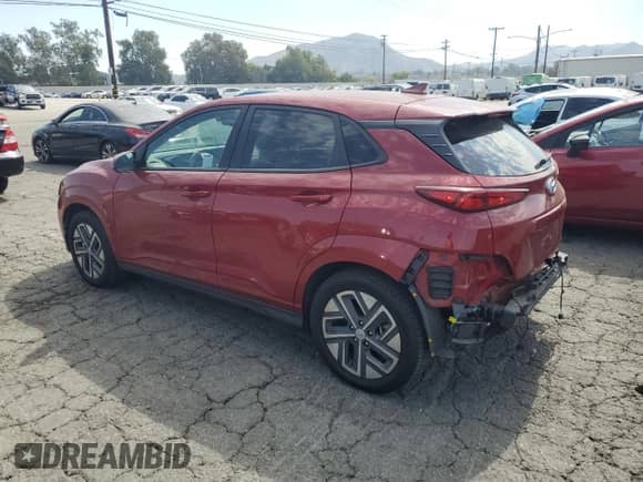 2023 Hyundai Kona SE с VIN KM8K23AG6PU184844, выставлен на аукционе Copart как лот 82161415 с пробегом 77 033 миль миль и Списание • Salvage title. История ставок и продаж доступна на DreamBid. Изображение 2.