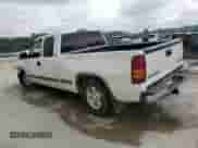 2000 Chevrolet Silverado 1500 LS z VIN 1GCEC19T1YZ371644, wystawiony jako Copart lot #69552395 z przebiegiem Nie podano mil oraz Szkoda całkowita • Salvage title. Historia ofert i sprzedaży dostępna na DreamBid. Obrazek 2.