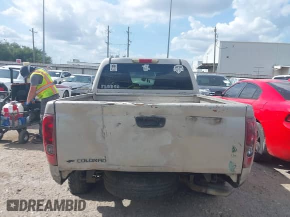 2005 Chevrolet Colorado 1SE LS Z71 z VIN 1GCDS136958225589, wystawiony jako IAAI lot #42430202 z przebiegiem 215 186 mil mil oraz . Historia ofert i sprzedaży dostępna na DreamBid. Obrazek 6.