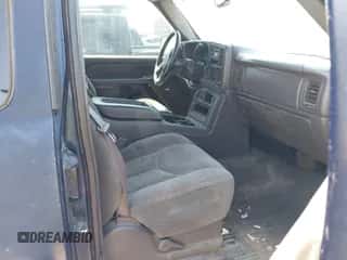 2004 Chevrolet Silverado 1500 LS z VIN 2GCEC19T641355720, wystawiony jako IAAI lot #42939231 z przebiegiem 383 203 mil mil oraz . Historia ofert i sprzedaży dostępna na DreamBid. Obrazek 5.