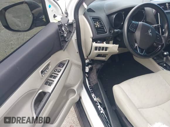 2021 Mitsubishi Outlander ES z VIN JA4ARUAU5MU021213, wystawiony jako IAAI lot #42593745 z przebiegiem 55 944 mil mil oraz . Historia ofert i sprzedaży dostępna na DreamBid. Obrazek 6.