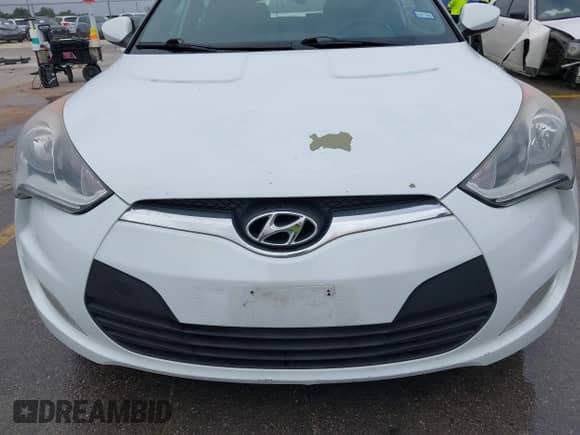 2017 Hyundai Veloster Value Edition z VIN KMHTC6AD7HU304774, wystawiony jako IAAI lot #42693195 z przebiegiem 102 427 mil mil oraz . Historia ofert i sprzedaży dostępna na DreamBid. Obrazek 6.