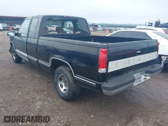 1997 Chevrolet Silverado 1500 z VIN 1GCEC19W5VE263332, wystawiony jako IAAI lot #42400176 z przebiegiem 141 078 mil mil oraz . Historia ofert i sprzedaży dostępna na DreamBid. Obrazek 3.