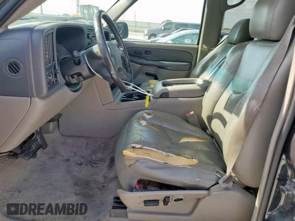 2003 Chevrolet Suburban LT z VIN 3GNGC26UX3G261624, wystawiony jako Copart lot #61983855 z przebiegiem 314 782 mil mil oraz Czysty tytuł • Clean title. Historia ofert i sprzedaży dostępna na DreamBid. Obrazek 7.