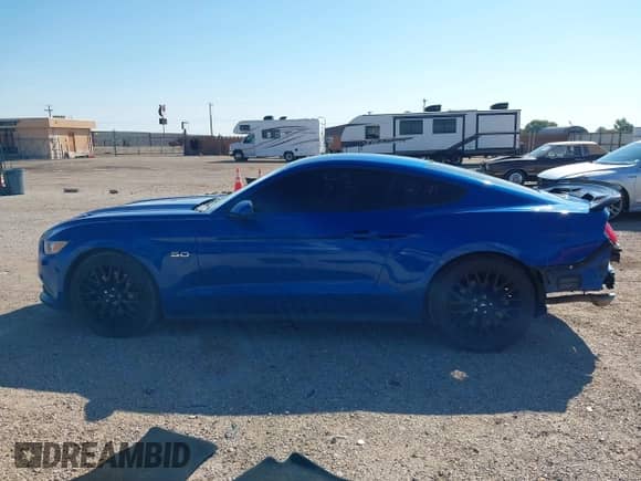 2017 Ford Mustang GT z VIN 1FA6P8CF0H5310934, wystawiony jako IAAI lot #43198857 z przebiegiem 92 428 mil mil oraz . Historia ofert i sprzedaży dostępna na DreamBid. Obrazek 14.