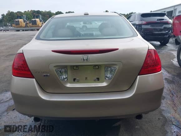 2007 Honda Accord EX-L z VIN 1HGCM66597A051235, wystawiony jako IAAI lot #43429404 z przebiegiem 135 720 mil mil oraz . Historia ofert i sprzedaży dostępna na DreamBid. Obrazek 16.