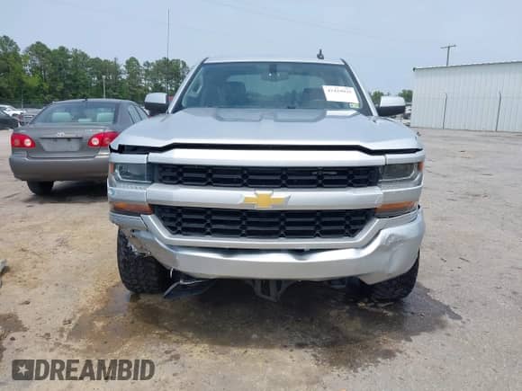 2018 Chevrolet Silverado 1500 LT z VIN 3GCUKREC5JG277050, wystawiony jako IAAI lot #42429935 z przebiegiem 151 652 mil mil oraz . Historia ofert i sprzedaży dostępna na DreamBid. Obrazek 12.
