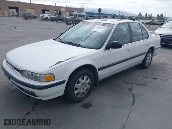 1990 Honda Accord LX with VIN JHMCB7652LC067333, listed as a IAAI auction lot 42580921 with 119,733 mi miles and . Bid and sale history available at DreamBid. Image 2.