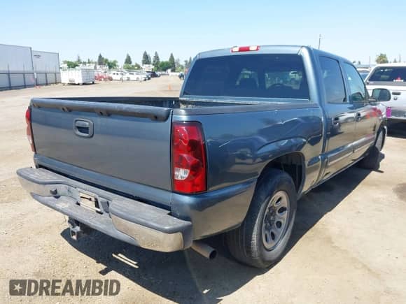 2006 Chevrolet Silverado 1500 LT2 z VIN 2GCEC13TX61157587, wystawiony jako IAAI lot #42217816 z przebiegiem 231 426 mil mil oraz . Historia ofert i sprzedaży dostępna na DreamBid. Obrazek 4.