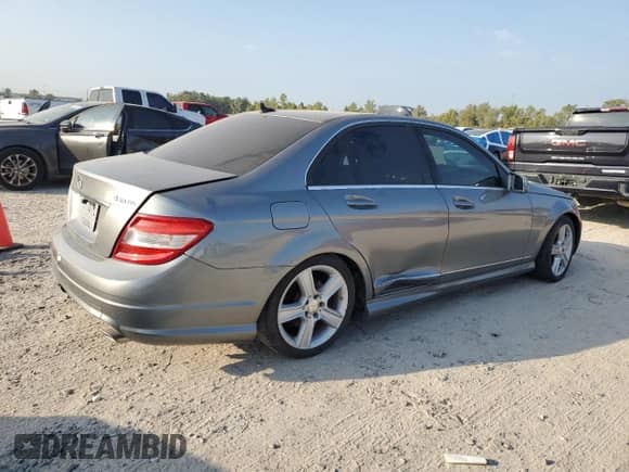 2010 Mercedes-Benz C 300 Sport z VIN WDDGF8BB2AF450831, wystawiony jako Copart lot #89822595 z przebiegiem Nie podano mil oraz Czysty tytuł • Clean title. Historia ofert i sprzedaży dostępna na DreamBid. Obrazek 3.