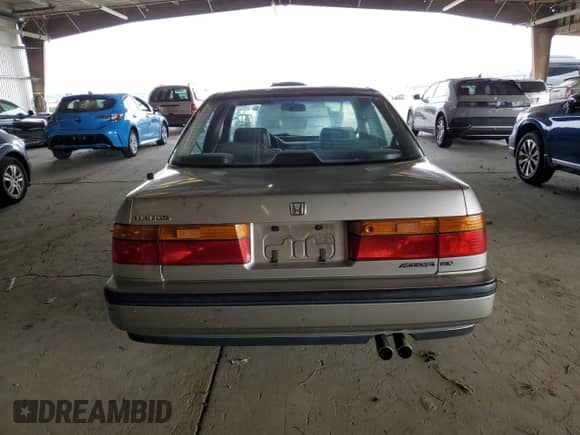 1990 Honda Accord z VIN JHMCB7666LC086038, wystawiony jako Copart lot #65686595 z przebiegiem 155 689 mil mil oraz Czysty tytuł • Clean title. Historia ofert i sprzedaży dostępna na DreamBid. Obrazek 6.